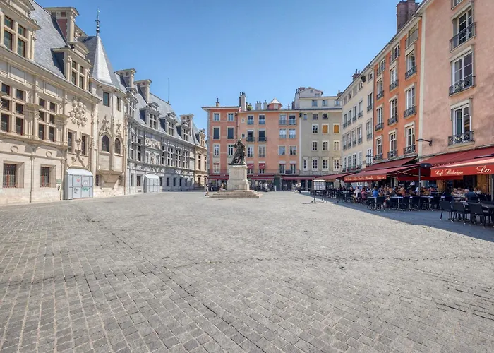 Le Brocherie - Place Aux Herbes - Quai De Grenoble